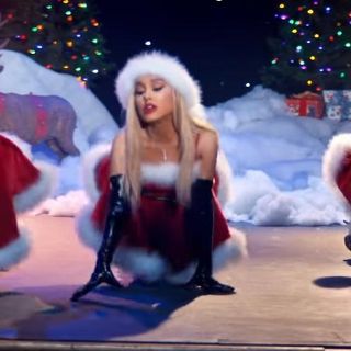 Lanzan video de Ariana Grande inspirado en "Chicas pesadas"