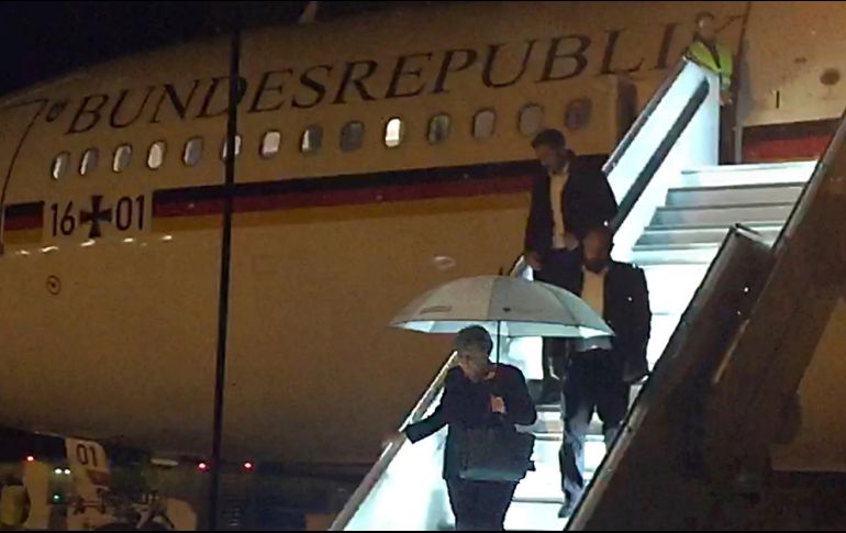Un fallo en el avión obligó a Merkel a pernoctar en Bonn para salir de madrugada en un vuelo regular hacia Madrid y continuar el viaje a Buenos Aires. AP/J. Blank