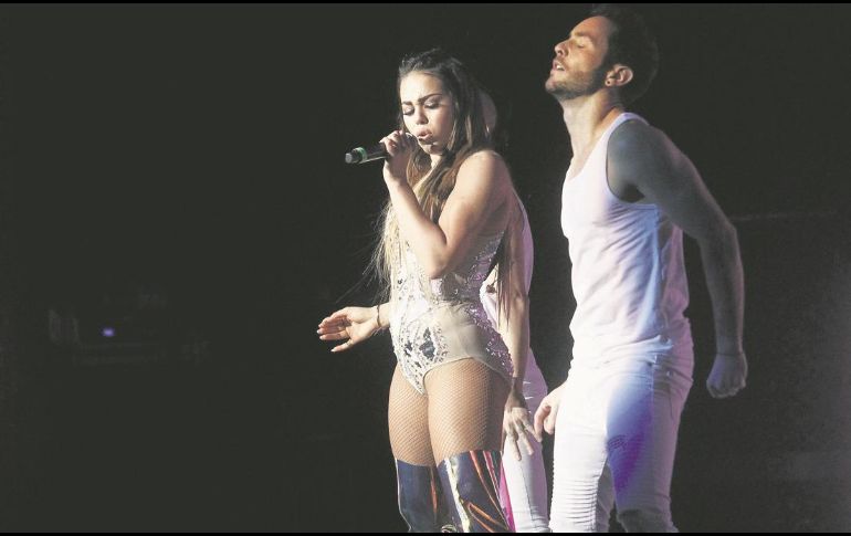 Danna Paola. La cantante y actriz derrochó sensualidad en el escenario con su tema “Final feliz”. EL INFORMADOR/A. Camacho