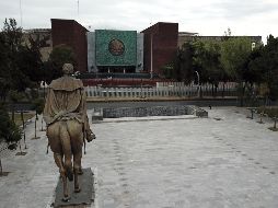 También hay algunos elementos de escolta de otros invitados que se quedarán afuera durante la ceremonia. SUN / ARCHIVO