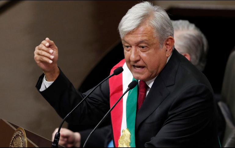 López Obrador subrayó que representará a ricos y pobres, creyentes y libres pensadores, y a todos ''al margen de la ley nada y por encima de la ley nadie''. AP / M. Ugarte