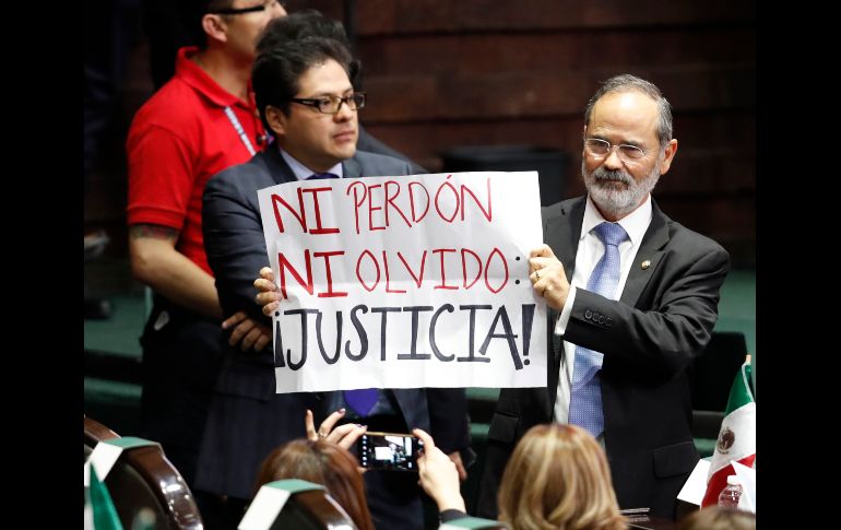 Por su parte, el exlegislador Gustavo Madero se manifestó por la investigación de los casos de crimen y justicia. AP / E. Verdugo