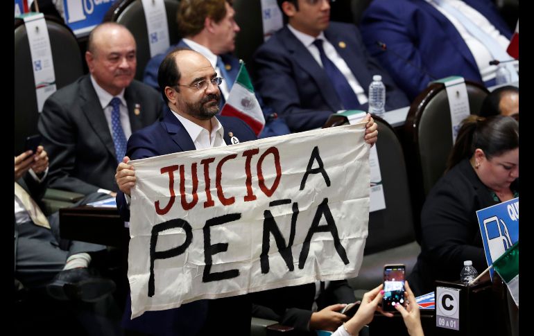 El senador Emilio Alvarez Icaza expresó su postura a favor de un juicio al presidente saliente Enrique Peña Nieto. AP / M. Ugarte