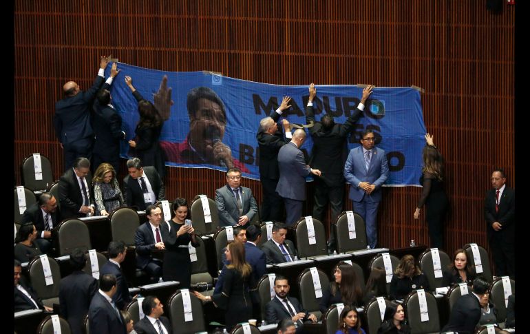 Al inicio de la sesión legislativa para el cambio de gobierno, diputados realizaron una propuesta por la invitación a Nicolás Maduro, presidente de Venezuela. AP / M. Ugarte