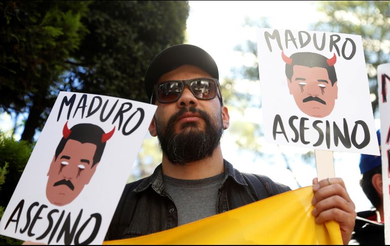 Un grupo de personas se manifestó contra la visita de Nicolás Maduro en México. EFE / F. Guasco