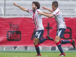 Al minuto 28, el primer gol del Rebaño, de parte de Huerta (i), empata el marcador; el segundo tanto se dio en el último minuto del primer tiempo y el tercero llegó al iniciar la parte complementaria del partido. MEXSPORT / ARCHIVO