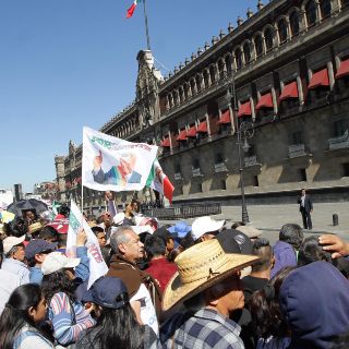 Celebran con cantos en el Zócalo toma de posesión de López Obrador