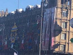 También cuelgan otros dos pendones con el lema 