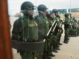 Agentes de migración de Estados Unidos realizan prácticas en la frontera de Baja California. EFE