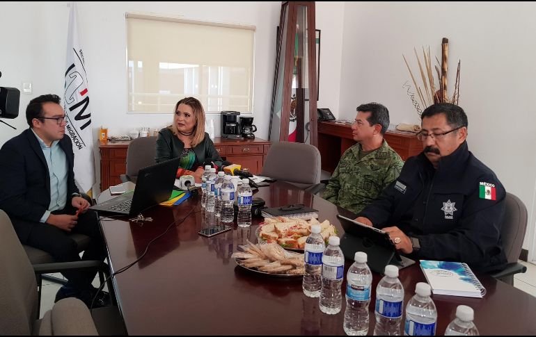 A esta primera reunión, sólo asistieron Claudia Delgadillo, el coronel de Infantería, José Salvador León y el inspector de la PF, Sergio Consuelo Ramírez. EL INFORMADOR / R. Bobadilla