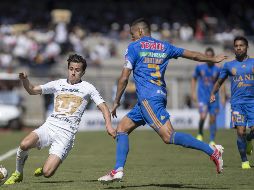 Acción del partido entre Pumas y Tigres en el partido de este domingo. MEXSPORT / J. Ramírez