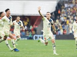 Paul Aguilar festeja la tercera diana de las Águilas para poner el marcador parcial 3-0. Al final, esa anotación le valió al América para avanzar hacia Semifinales. EFE