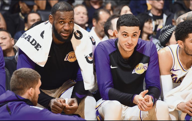 LeBron James y Kyle Kuzma se combinaron para 45 puntos ayer en el triunfo de los Lakers. AFP / A. Berstein