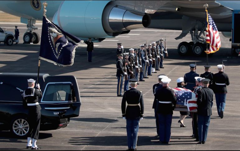 Bush yacerá en capilla ardiente en el Capitolio para una ceremonia y visitas del público del lunes al miércoles. AFP / S. Olson
