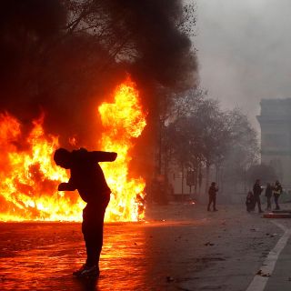 Macron aplaza su visita a Serbia por las protestas sociales