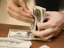 El monto de las remesas aumentó 8.5% en octubre de este año con respecto a dos mil 709.2 millones de dólares captados en septiembre, según datos de Banxico. AP