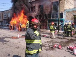 Se utilizaron entre 30 y 40 extintores para tratar de sofocar el incendio y se trabajó con dos motobombas y dos pipas. ESPECIAL/ Protección Civil Guadalajara