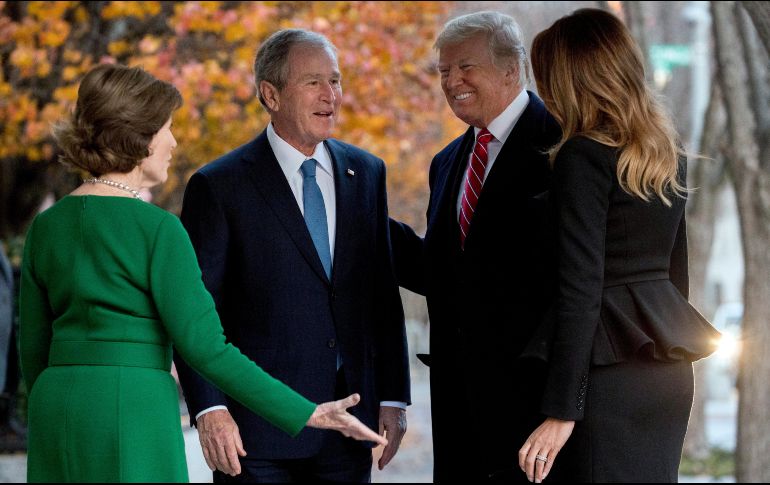 Las cámaras captaron un apretón de manos entre Trump y Bush, ambos sonrientes. AP / A. Harnik