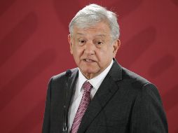 Una vez que López Obrador asumió el gobierno ya cambió su condición jurídica y se actualizó la prohibición a la promoción personalizada de los servidores públicos. EFE / J. Méndez