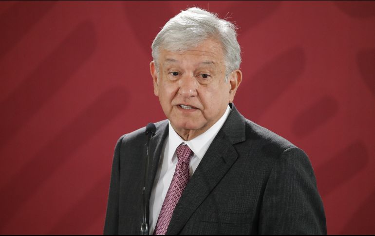Una vez que López Obrador asumió el gobierno ya cambió su condición jurídica y se actualizó la prohibición a la promoción personalizada de los servidores públicos. EFE / J. Méndez