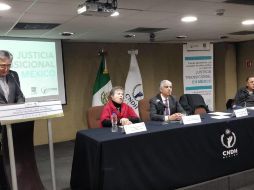La justicia transicional pueden ser la solución a los retos en materia de graves violaciones de derechos humanos en el país, pero no son una panacea, afirmó el presidente de la CNDH. TWITTER / @CIDE_MX