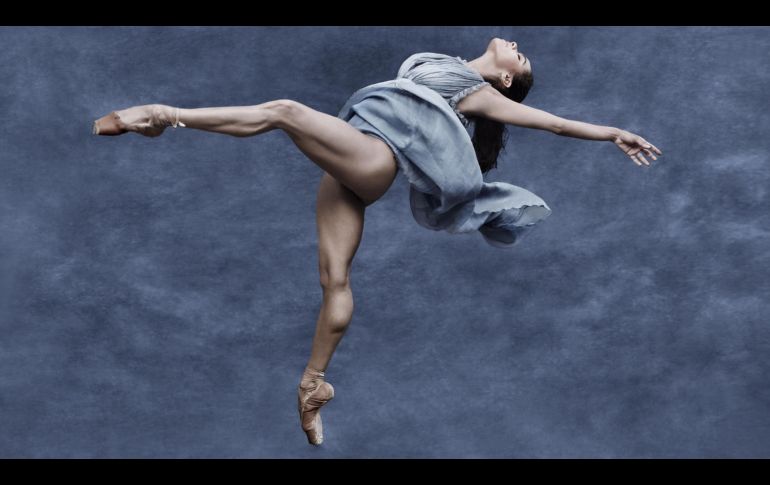 La bailarina de ballet estadounidense Misty Copeland posa para el fotógrafo escocés Albert Watson.