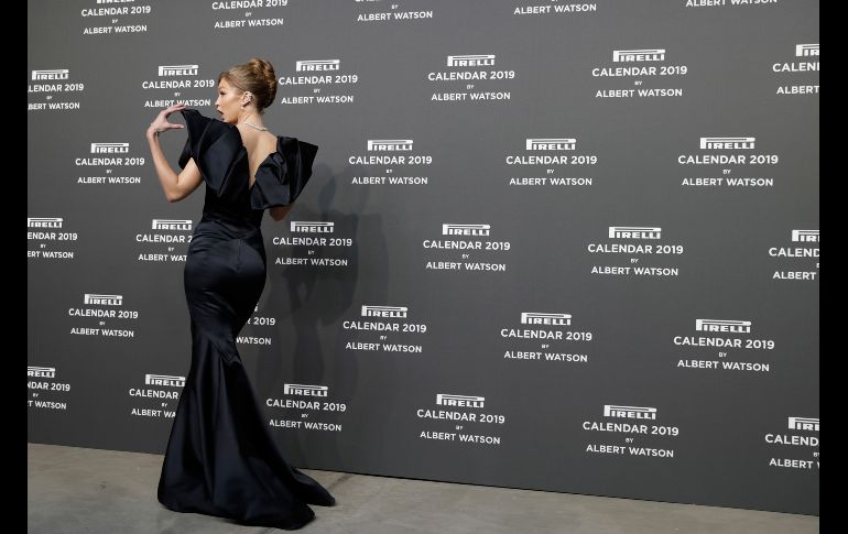 La modelo Gigi Hadid posa en el evento de presentación del calendario Pirelli 2019 en Milán, Italia. Hadid aparece en el anuario. AP/L. Bruno