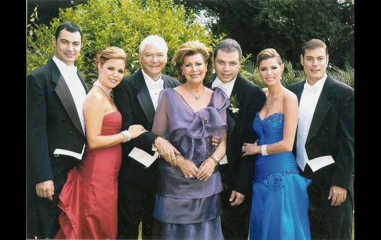 Carlos Gallardo (+) con su esposa Elba y sus hijos Carlos, Sofía, Rodrigo, Mónica y Alejandro.