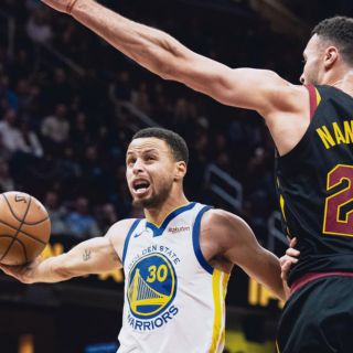 Los Warriors aplastan a los Cavaliers en reedición de la última Final
