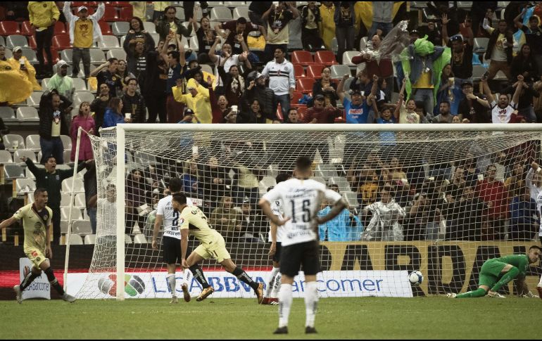 En la Jornada 7 de esta campaña Pumas ganaba 2-1 en el Azteca, pero el América, con dos jugadores menos por expulsión, empató con un gol de Henry Martin. MEXSPORT