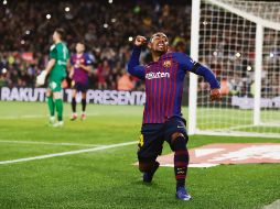 El brasileño Malcom celebra tras conseguir el tercer gol del Barcelona  ayer ante Cultural Leonesa. AP
