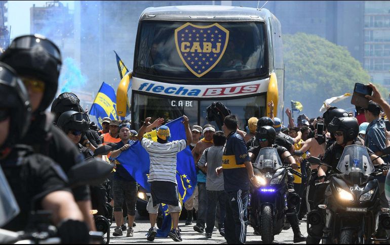 La agresión, que causó lesiones a varios futbolistas de Boca, terminó con el partido suspendido en un escándalo que orilló a la Conmebol a mudar la final a Madrid. AFP / ARCHIVO