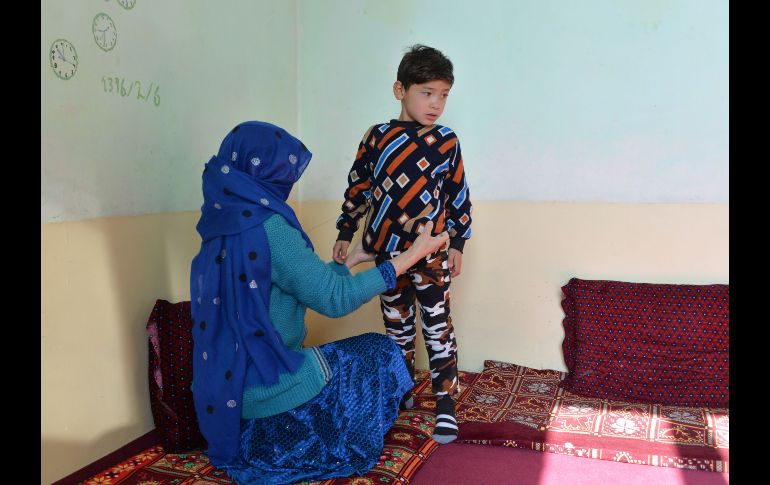 Shafiqa, madre de Murtaza, cuenta que escondía el rostro de su hijo para que no fuera reconocido.