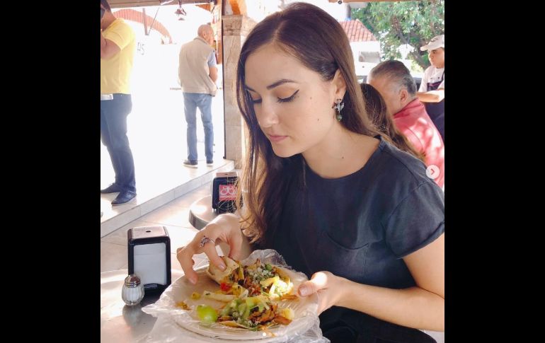 Sasha Grey come tacos en Guadalajara