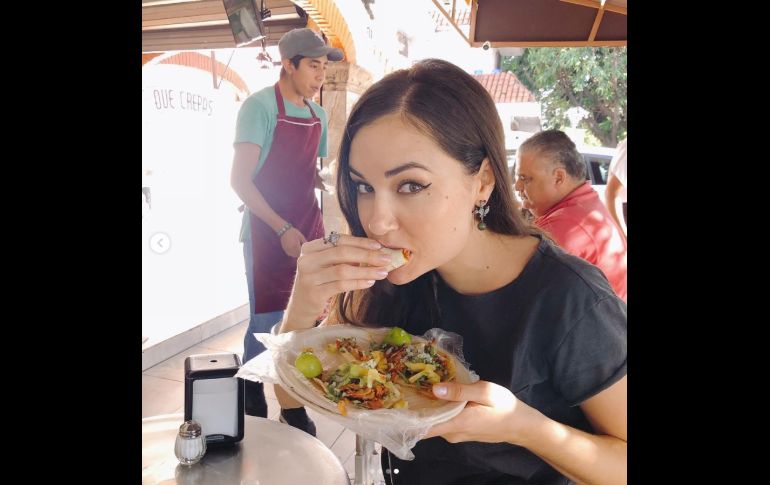Sasha Grey come tacos en Guadalajara
