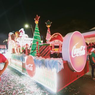 Roba sonrisas y alegría la Caravana Coca-Cola