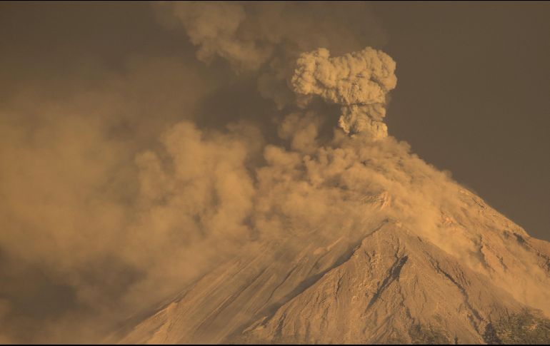 El pasado 3 de junio, en su tercera erupción del año -la más fuerte de su historia-, el coloso, de tres mil 763 metros de altura. AP/ ARCHIVO