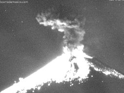 A través de la cuenta oficial de twitter del volcán Popocatépetl, se explicó que por muy dramática o espectacular que fue la explosión, el coloso se mantiene en Amarillo Fase 2. TWITTER/ @Popocatepetl_MX