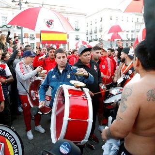 Aficionados alientan a Boca y River a un día de la final