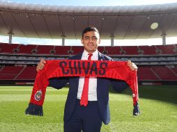 El tercer fichaje de Chivas, de cara al Torneo Clausura 2019 de la Liga MX, de inmediato se comprometió en dejar todo por el club y tuvo palabras para los aficionados. TWITTER / @Chivas
