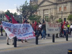 Los jóvenes llegaron a Palacio de Gobierno. EL INFORMADOR / Y. Mora
