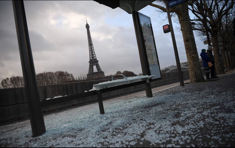 La cuarta jornada de movilización de los “chalecos amarillos” dejó decenas de detenidos en la que se repitieron los disturbios en París y en otras ciudades francesas. AFP/E. Feferberg