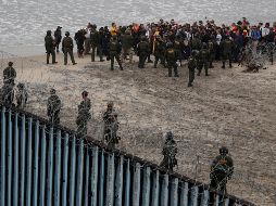 Unos dos mil 200 soldados permanecerán en Texas, mil 650 en California y mil 350 en Arizona. AP/R. Blackwell