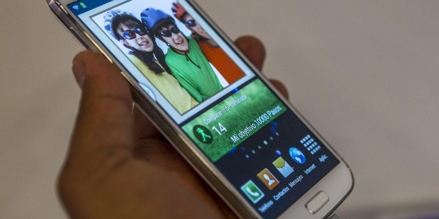 Adolescente muere electrocutado mientras cargaba su celular | El Informador