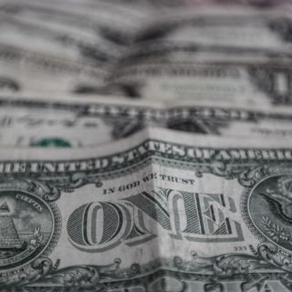 Dólar cierra en bancos hasta en 20.58 pesos