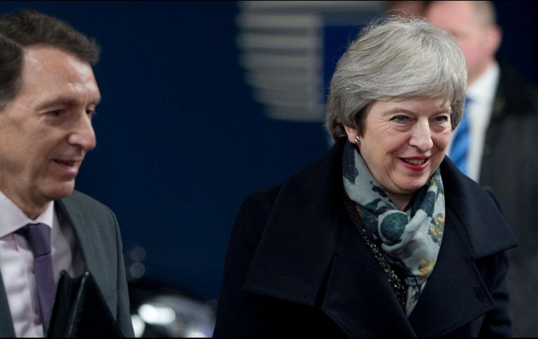 Donald Tusk, presidente del Consejo Europeo, y Theresa May, primera ministra del Reino Unido. AP/V. Mayo