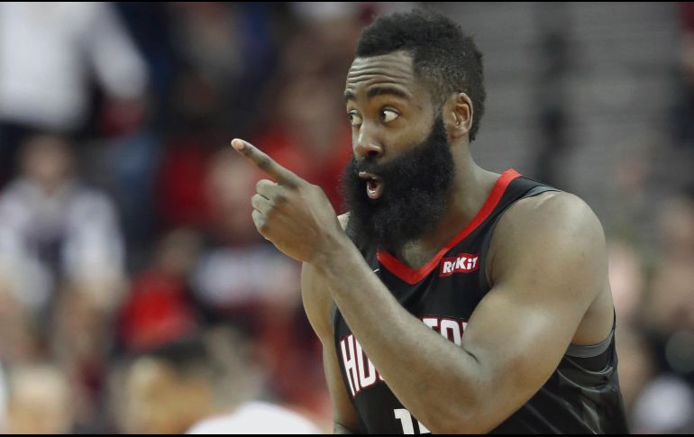 James Harden encabezó la ofensiva de los Rockets. AP