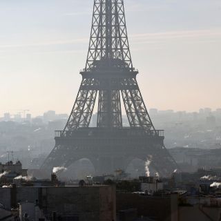 La Torre Eiffel apagará sus luces en homenaje a las víctimas de Estrasburgo