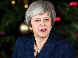 La primera ministra británica, Theresa May, da una declaración fuera de 10 Downing Street hoy tras ganar una moción de confianza convocada por su partido. EFE/W. Oliver