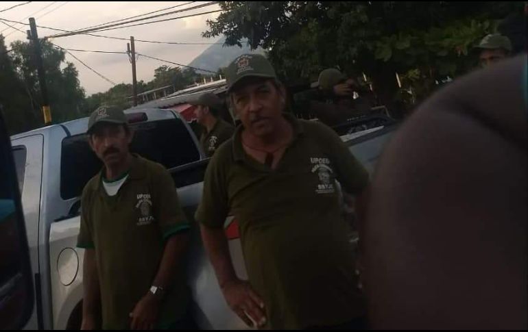 Un centenar de autodefensas tomó las instalaciones de la Policía Municipal de Petatlán, desarmó a los agentes y tomó el control de la seguridad. TWITTER